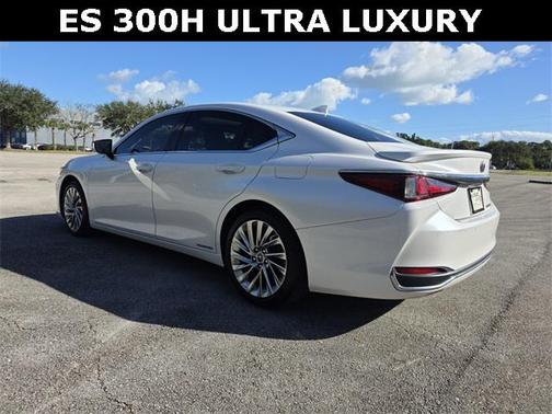 2020 Lexus ES 300h Ultra Luxury