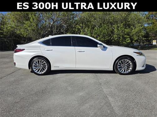 2020 Lexus ES 300h Ultra Luxury