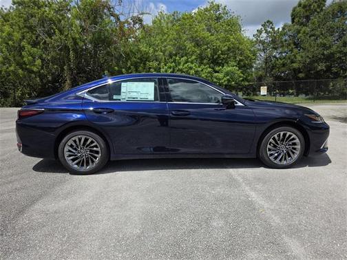 2025 Lexus ES 300h Luxury