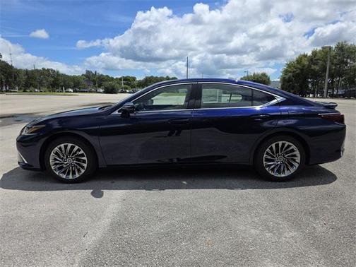 2025 Lexus ES 300h Luxury