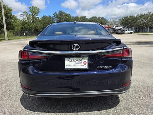 2025 Lexus ES 300h Luxury