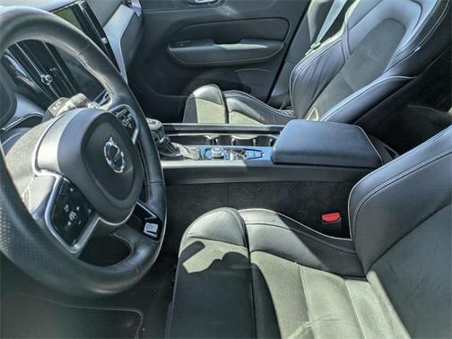 2018 Volvo XC60 T6 R-Design