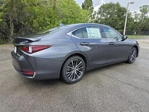 2025 Lexus ES 300h Base