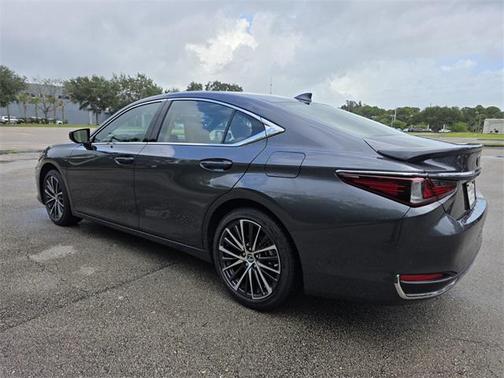 2025 Lexus ES 300h Base