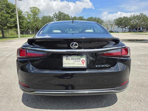 2025 Lexus ES 300h Base