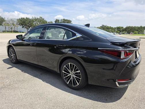2025 Lexus ES 300h Base