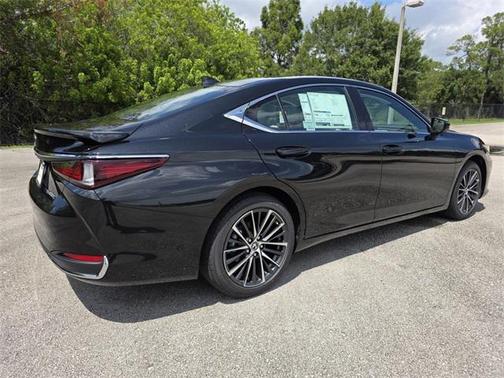 2025 Lexus ES 300h Base