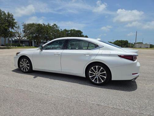 Eminent White Pearl 2020 Lexus ES 350 Base