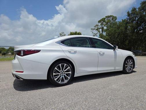 Eminent White Pearl 2020 Lexus ES 350 Base