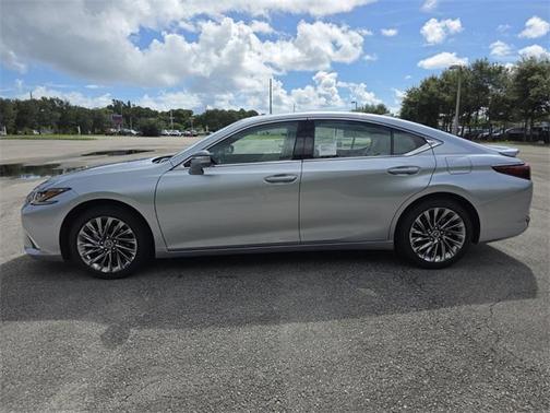 2025 Lexus ES 300h Luxury
