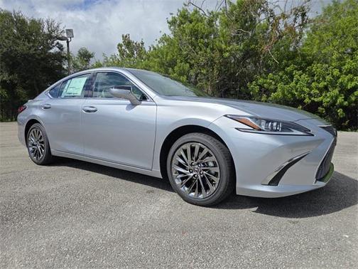 2025 Lexus ES 300h Luxury
