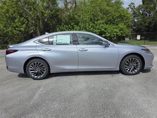 2025 Lexus ES 300h Luxury