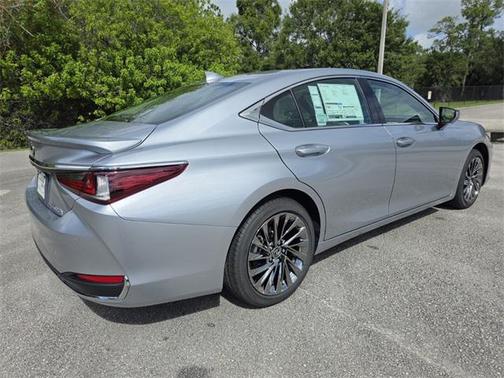 2025 Lexus ES 300h Luxury