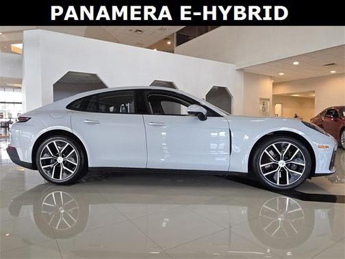 2026 Porsche Panamera 4