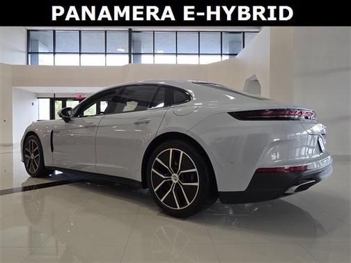 2026 Porsche Panamera 4