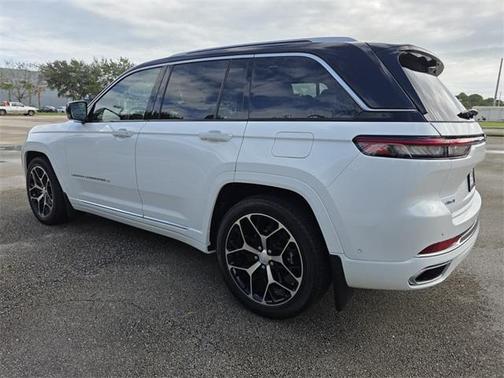 2023 Jeep Grand Cherokee Summit