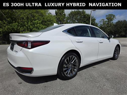 2024 Lexus ES 300h Ultra Luxury