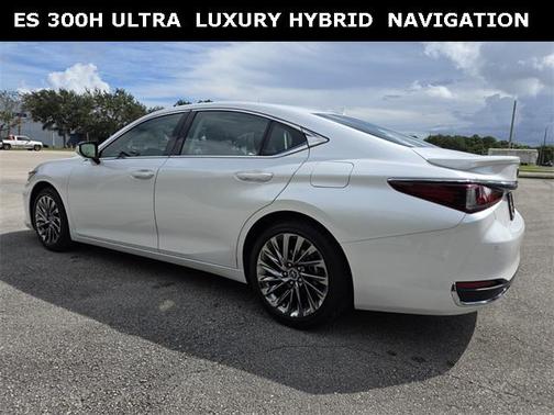 2024 Lexus ES 300h Ultra Luxury