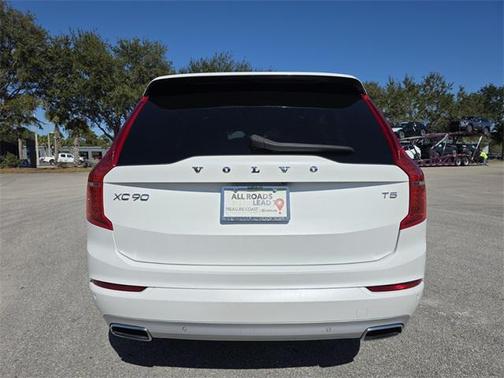 2020 Volvo XC90 T5 Momentum