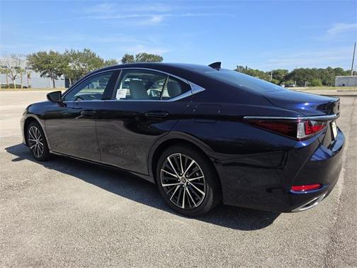 2025 Lexus ES 350 Base