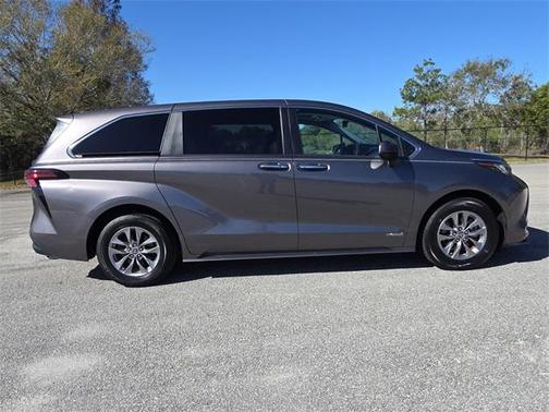 2021 Toyota Sienna XLE 7 Passenger