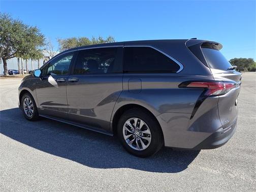 2021 Toyota Sienna XLE 7 Passenger