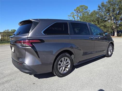 2021 Toyota Sienna XLE 7 Passenger