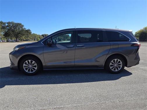 2021 Toyota Sienna XLE 7 Passenger