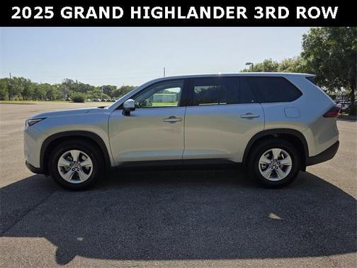 2025 Toyota Highlander LE