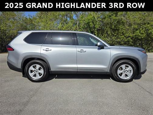 2025 Toyota Highlander LE