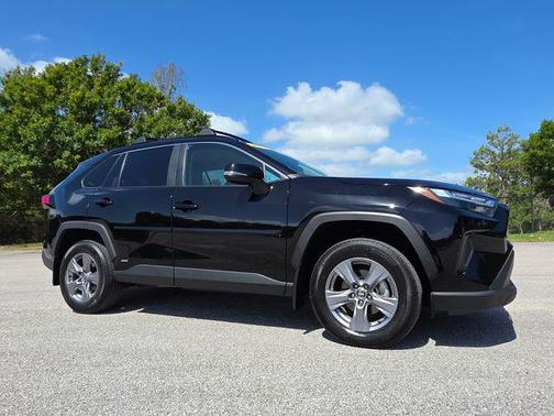 2022 Toyota RAV4 Hybrid XLE