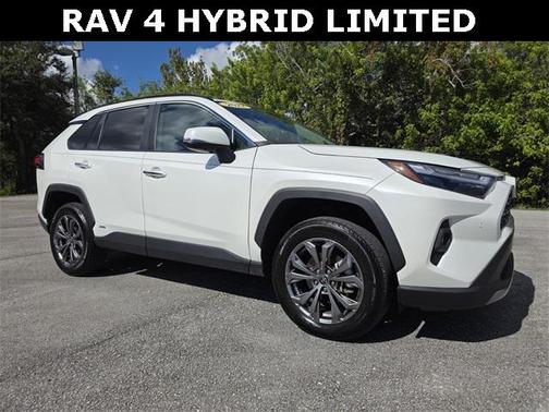 2022 Toyota RAV4 Hybrid SE