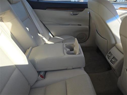 2015 Lexus ES 300h Base