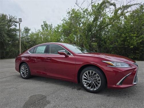 2025 Lexus ES 300h Luxury
