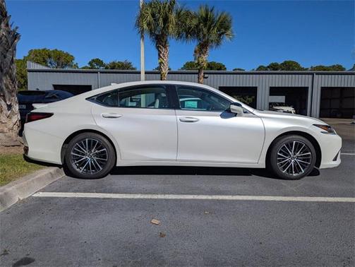 2025 Lexus ES 300h Premium