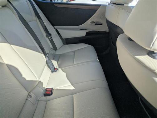 2025 Lexus ES 300h Premium