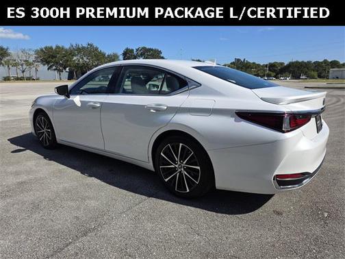 2025 Lexus ES 300h Premium