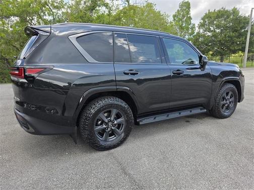 2025 Lexus LX 700h Overtrail