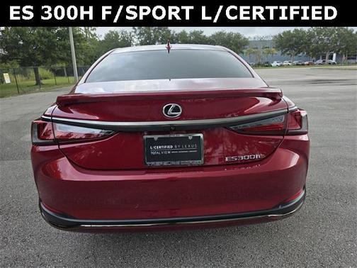2025 Lexus ES 300h F SPORT Handling