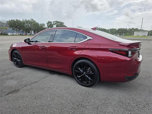 2025 Lexus ES 300h F SPORT Handling