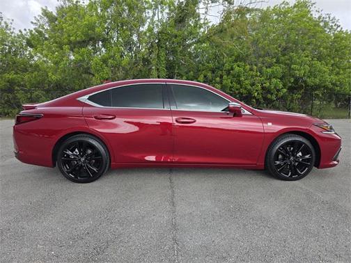 2025 Lexus ES 300h F SPORT Handling