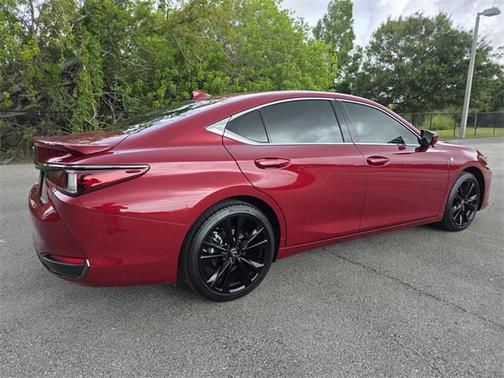 2025 Lexus ES 300h F SPORT Handling