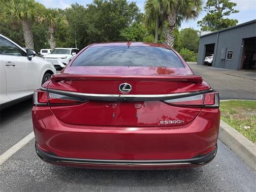 2025 Lexus ES 300h F SPORT Handling