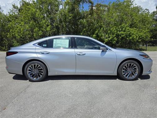 2025 Lexus ES 350 Ultra Luxury
