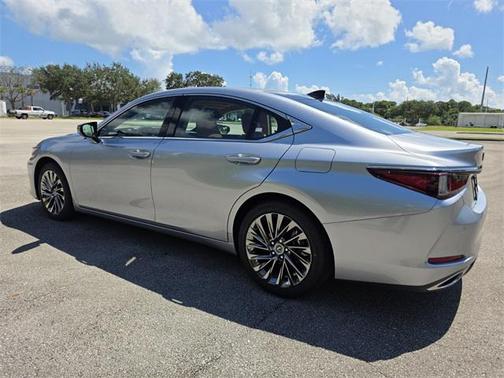 2025 Lexus ES 350 Ultra Luxury