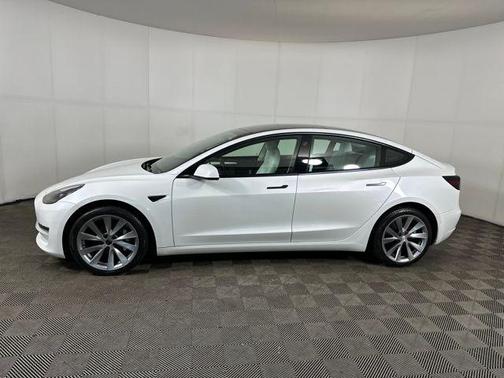 Pearl White Multi-Coat 2022 Tesla Model 3 Long Range