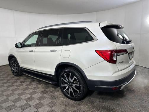 2019 Honda Pilot Touring 8-Passenger