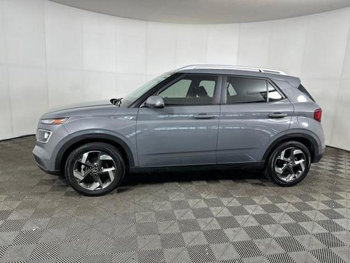 2022 Hyundai VENUE SEL