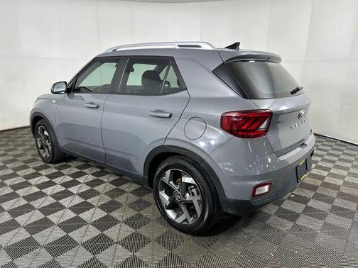 2022 Hyundai VENUE SEL