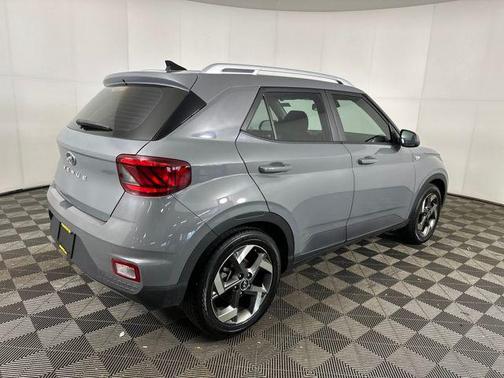 2022 Hyundai VENUE SEL